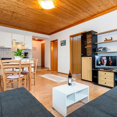 Hauser Sankt Jakob in Haus