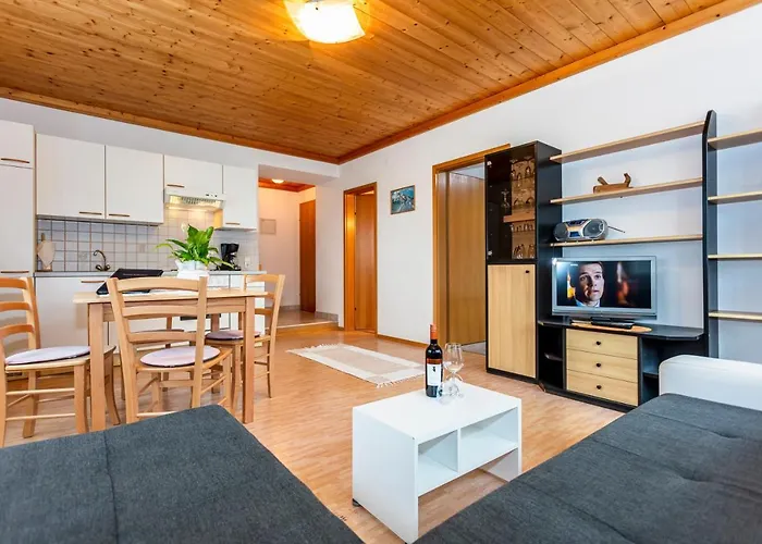 Hauser Sankt Jakob in Haus